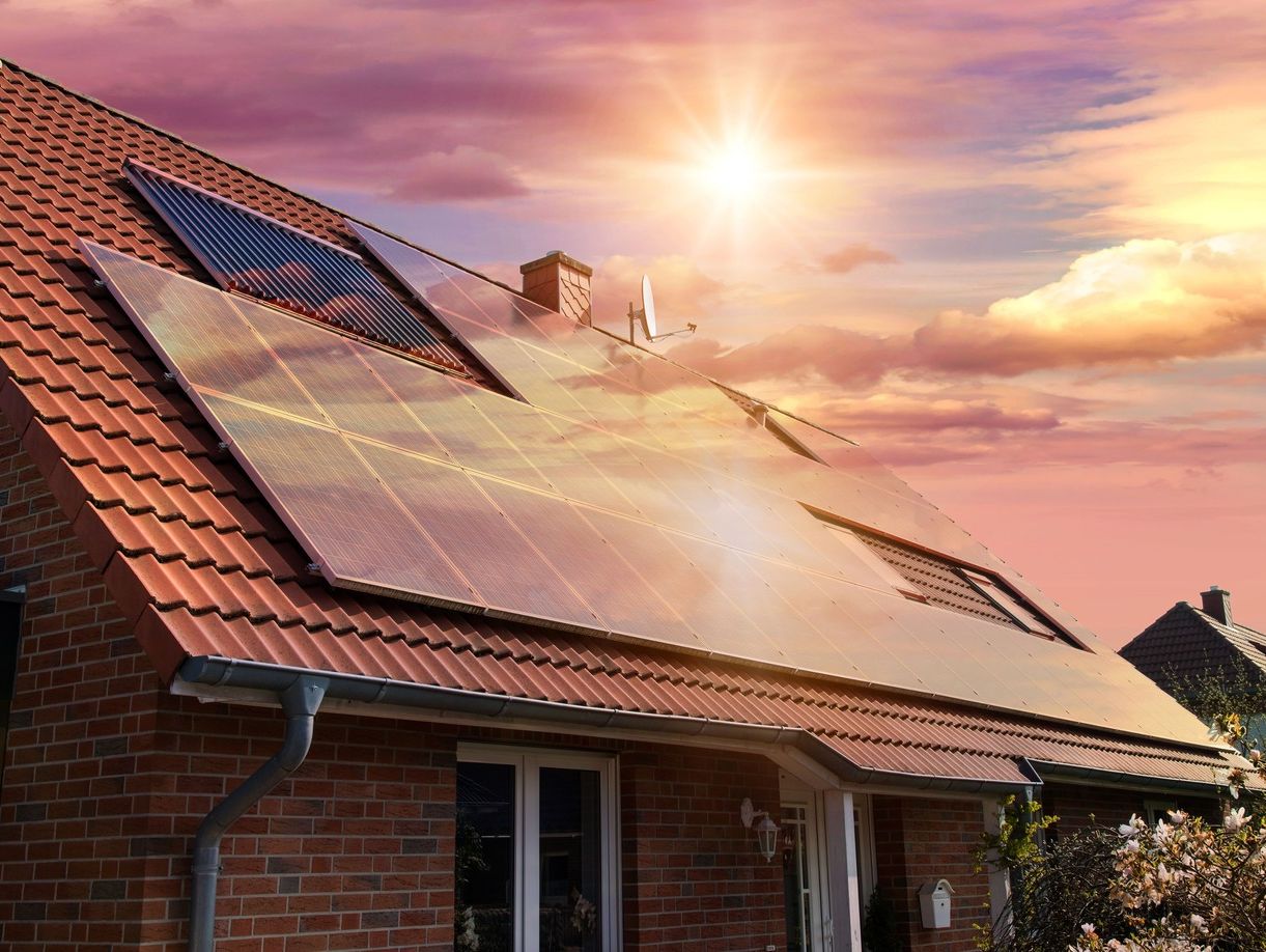 placa solar en tejado de casa